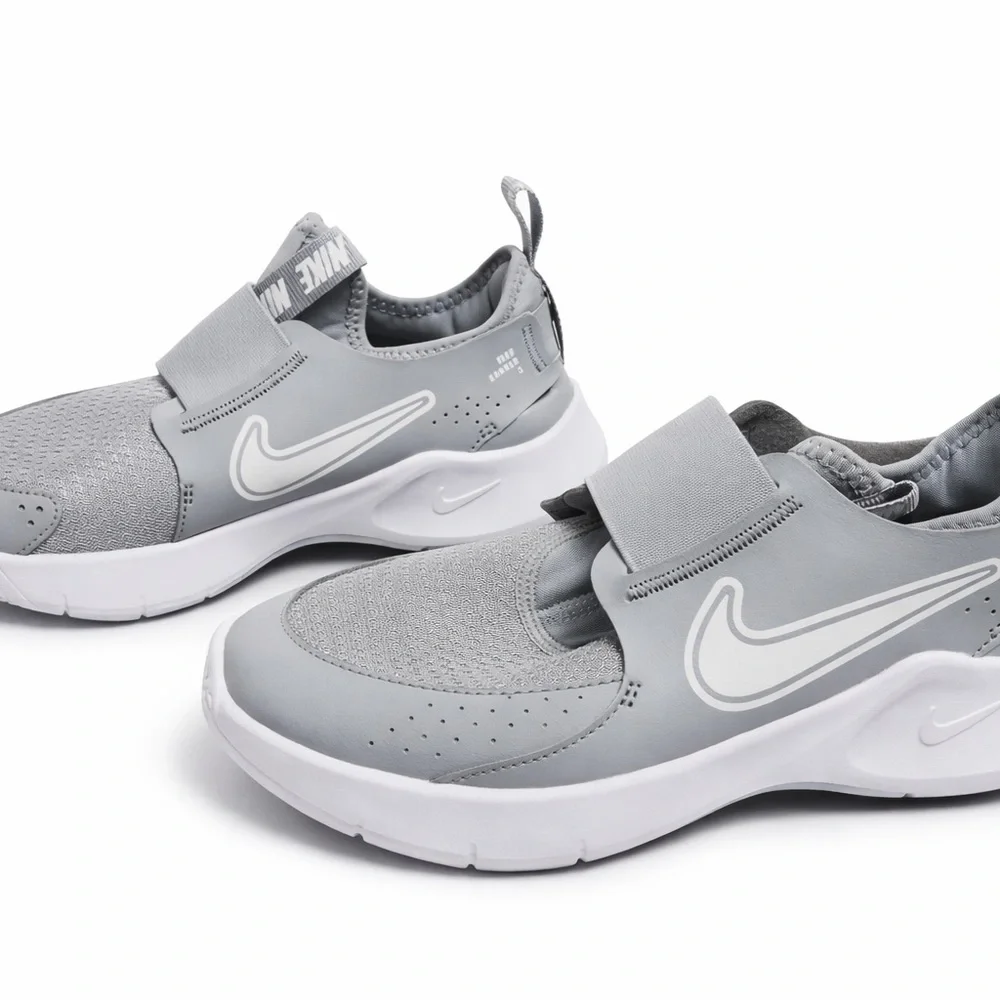 NWOT Nike Flex Runner Youth 3Y Gray White FN 2294-001